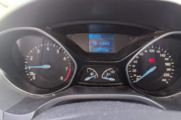 Used Ford Focus 2017 Sedan 1.6L Automatic Fashion Edition Smart Drive Version Odometer Close Up