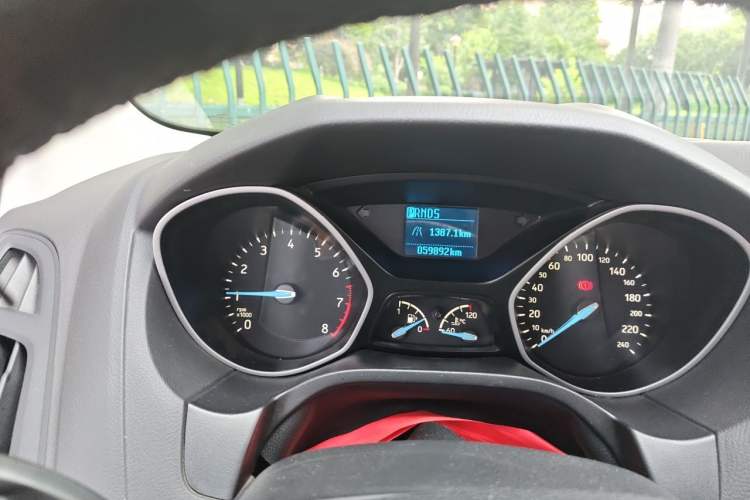 Used Ford Focus 2017 Sedan 1.6L Automatic Comfort Plus SmartDrive Edition Odometer Close Up