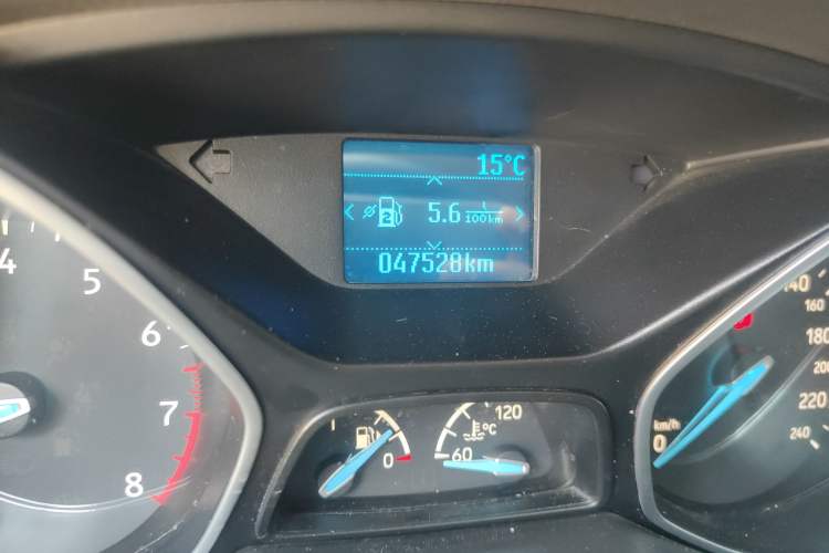 Used Ford Focus 2017 Sedan EcoBoost 125 Manual – Ultra-Style Edition with SmartDrive Features Odometer Close Up