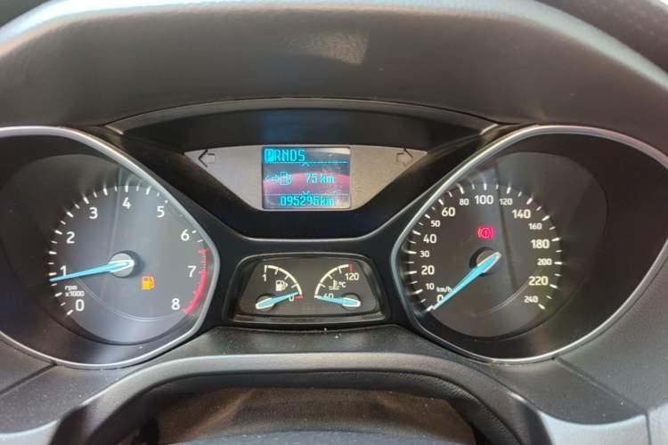 Used Ford Focus 2017 Sedan 1.6L Automatic Fashion Edition Smart Drive Version Odometer Close Up