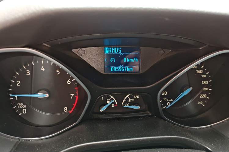 Used Ford Focus 2017 Sedan 1.6L Automatic Fashion Edition Smart Drive Version Odometer Close Up