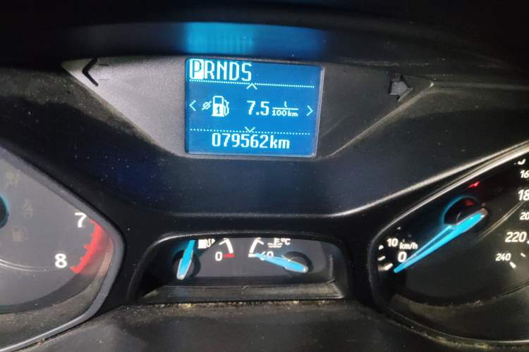 Used Ford Focus 2017 Hatchback 1.6L Automatic Fashion Edition Smart Drive Version Odometer Close Up