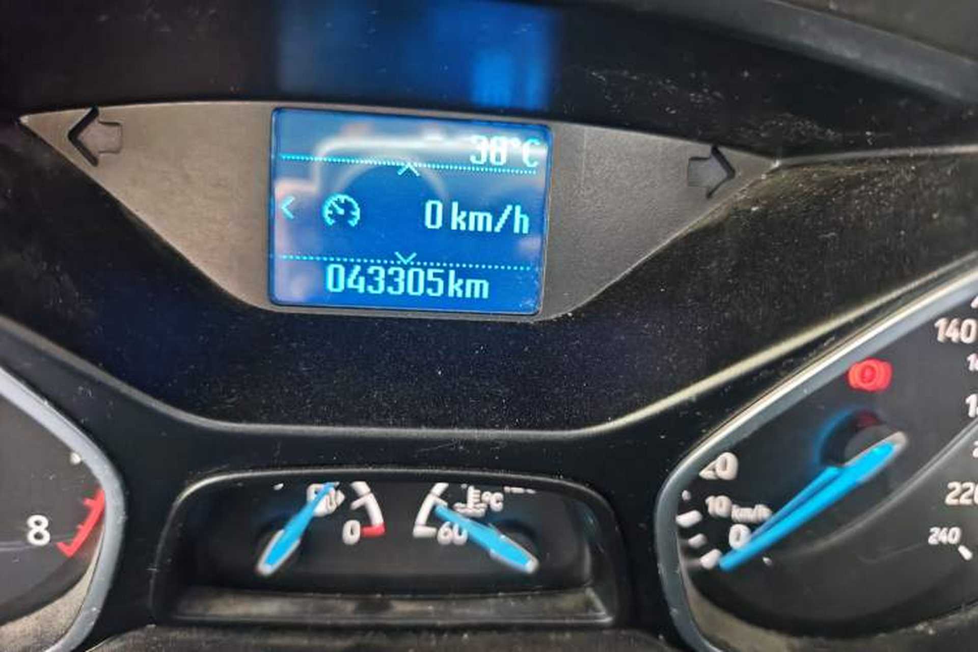Used Ford Focus 2017 Sedan 1.6L Manual Fashion Edition Smart Drive Version Odometer Close Up