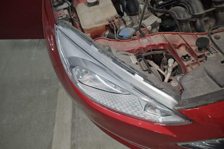 Used Ford Focus 2017 Sedan 1.6L Automatic Fashion Edition Smart Drive Version Right Front Headlight