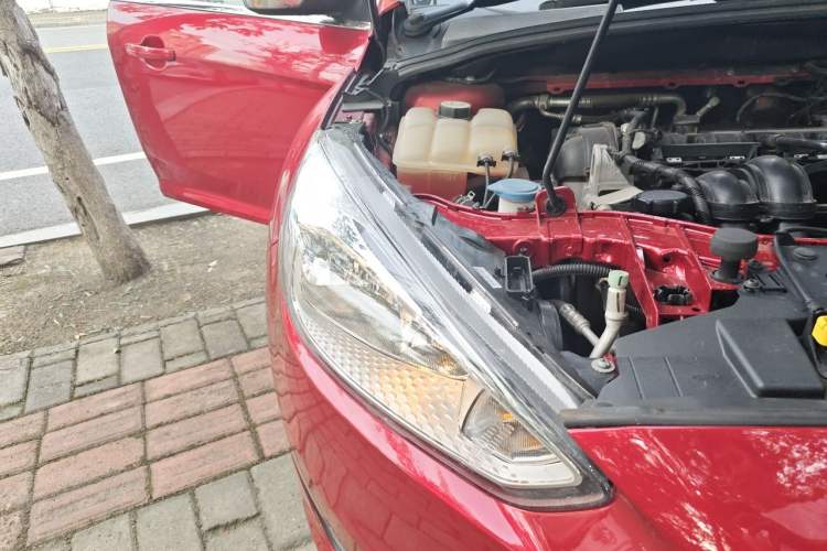 Used Ford Focus 2017 Sedan 1.6L Automatic Comfort Plus SmartDrive Edition Right Front Headlight