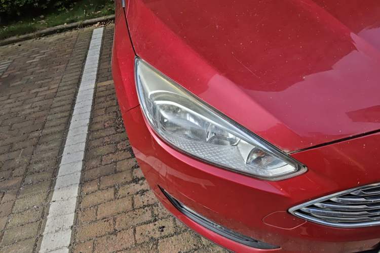 Used Ford Focus 2017 Sedan 1.6L Manual Comfort Plus SmartDrive Edition Right Front Headlight