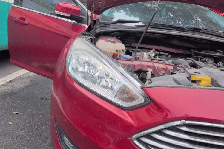 Used Ford Focus 2017 Sedan 1.6L Manual Comfort Plus SmartDrive Edition Right Front Headlight