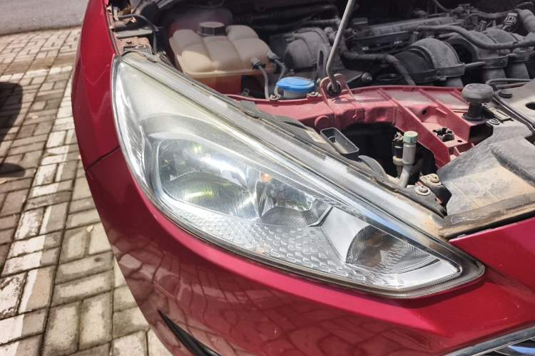 Used Ford Focus 2017 Sedan 1.6L Manual Comfort Plus SmartDrive Edition Right Front Headlight