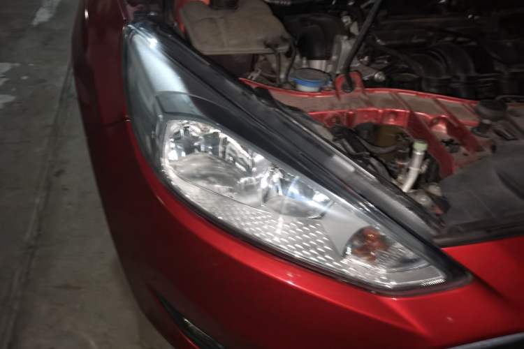 Used Ford Focus 2017 Hatchback 1.6L Automatic Comfort Plus SmartDrive Edition Right Front Headlight