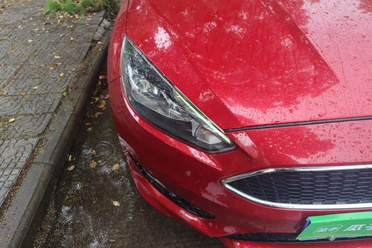 Used Ford Focus 2017 Hatchback EcoBoost 180 Automatic Sport Model Right Front Headlight