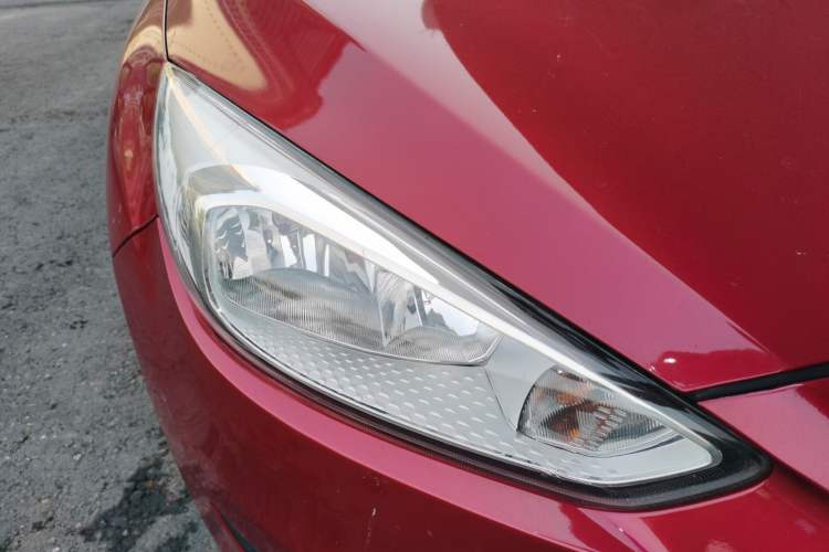 Used Ford Focus 2017 Hatchback 1.6L Automatic Comfort Plus SmartDrive Edition Right Front Headlight