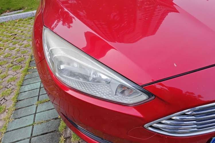Used Ford Focus 2017 Sedan 1.6L Automatic Comfort Plus SmartDrive Edition Right Front Headlight