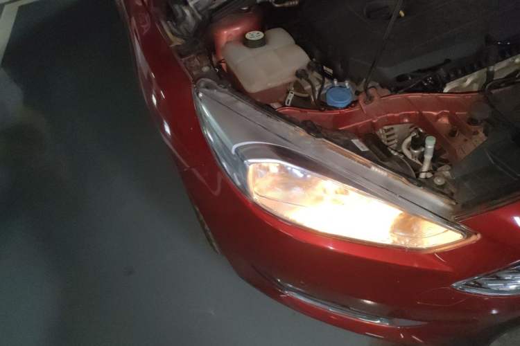 Used Ford Focus 2017 Sedan EcoBoost 180 Automatic Elite Model Right Front Headlight