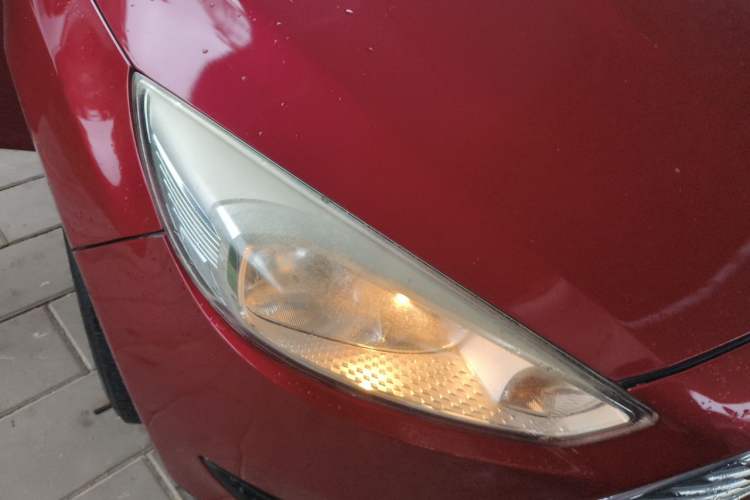 Used Ford Focus 2017 Sedan 1.6L Automatic Comfort Plus SmartDrive Edition Right Front Headlight