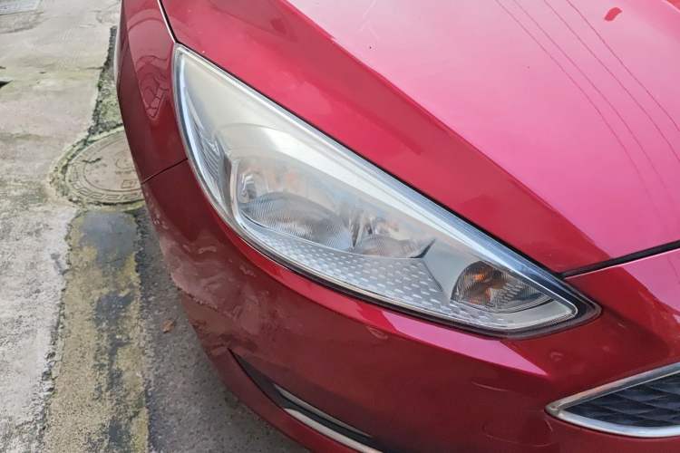 Used Ford Focus 2017 Hatchback 1.6L Automatic Fashion Edition Smart Drive Version Right Front Headlight
