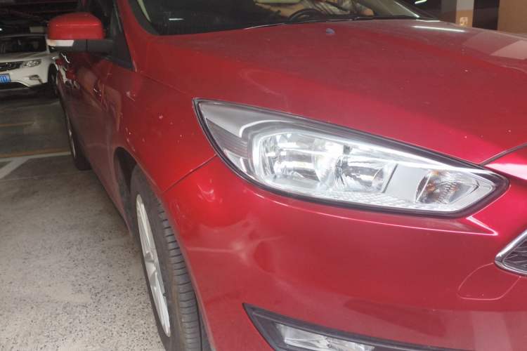 Used Ford Focus 2017 Hatchback 1.6L Automatic Fashion Edition Smart Drive Version Right Front Headlight