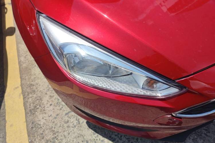 Used Ford Focus 2017 Hatchback 1.6L Manual Comfort Plus SmartDrive Edition Right Front Headlight