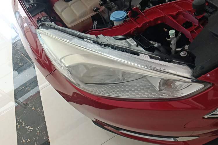 Used Ford Focus 2017 Sedan 1.6L Automatic Fashion Edition Smart Drive Version Right Front Headlight