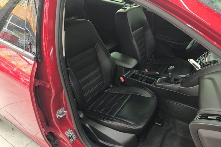 Used Ford Focus 2017 Hatchback 1.6L Manual Comfort Plus SmartDrive Edition Right Front Seat
