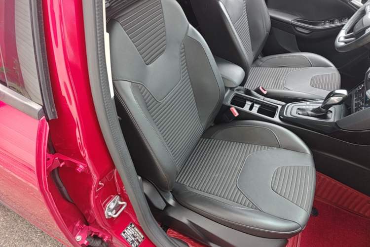 Used Ford Focus 2017 Sedan 1.6L Automatic Fashion Edition Smart Drive Version Right Front Seat