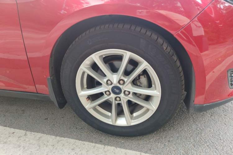Used Ford Focus 2017 Sedan 1.6L Automatic Fashion Edition Smart Drive Version Right Front Wheel Hub