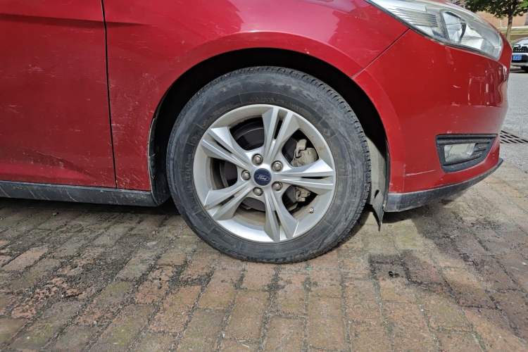 Used Ford Focus 2017 Sedan 1.6L Manual Comfort Plus SmartDrive Edition Right Front Wheel Hub