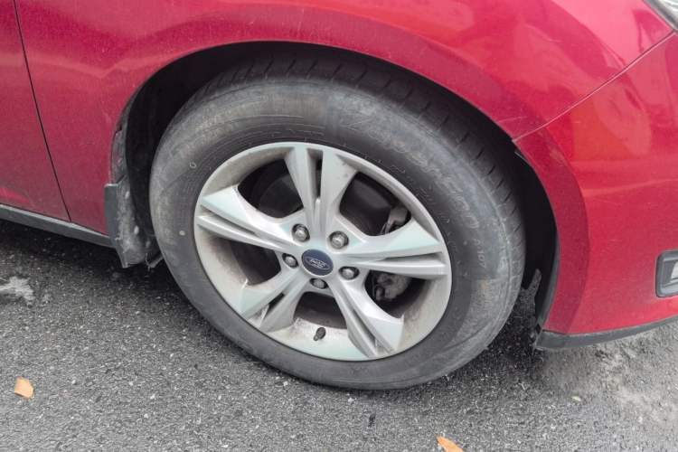 Used Ford Focus 2017 Sedan 1.6L Manual Comfort Plus SmartDrive Edition Right Front Wheel Hub