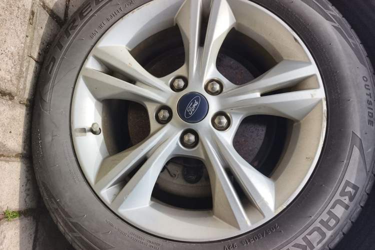 Used Ford Focus 2017 Sedan 1.6L Manual Comfort Plus SmartDrive Edition Right Front Wheel Hub