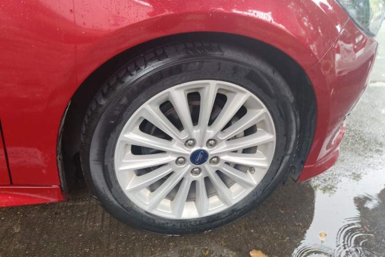 Used Ford Focus 2017 Hatchback EcoBoost 180 Automatic Sport Model Right Front Wheel Hub