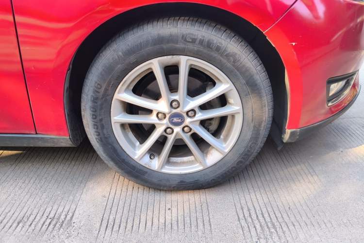 Used Ford Focus 2017 Sedan 1.6L Automatic Fashion Edition Smart Drive Version Right Front Wheel Hub