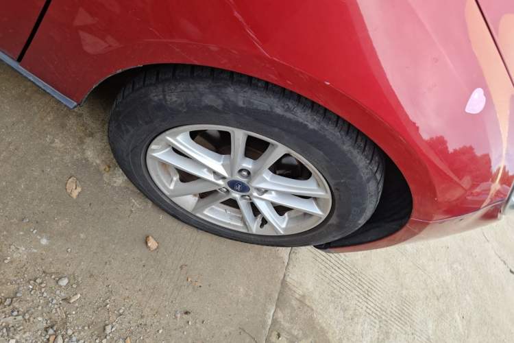Used Ford Focus 2017 Sedan 1.6L Manual Fashion Edition Smart Drive Version Right Front Wheel Hub