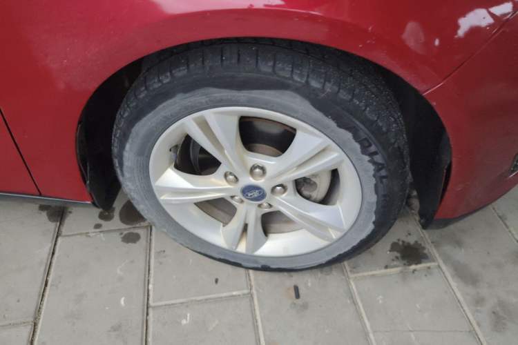 Used Ford Focus 2017 Sedan 1.6L Automatic Comfort Plus SmartDrive Edition Right Front Wheel Hub