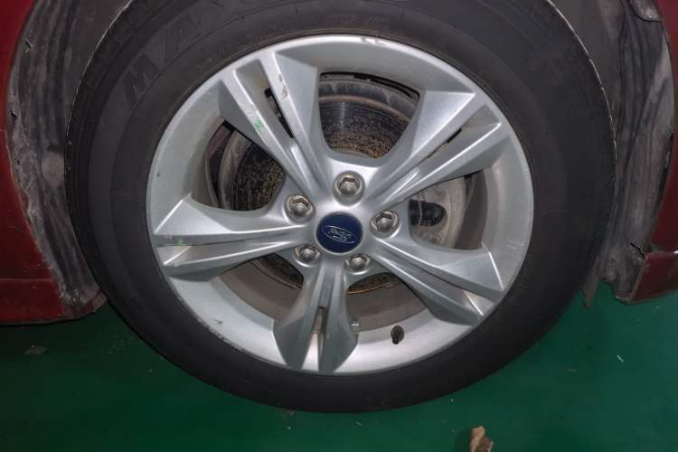 Used Ford Focus 2017 Hatchback 1.6L Automatic Comfort Plus SmartDrive Edition Right Front Wheel Hub