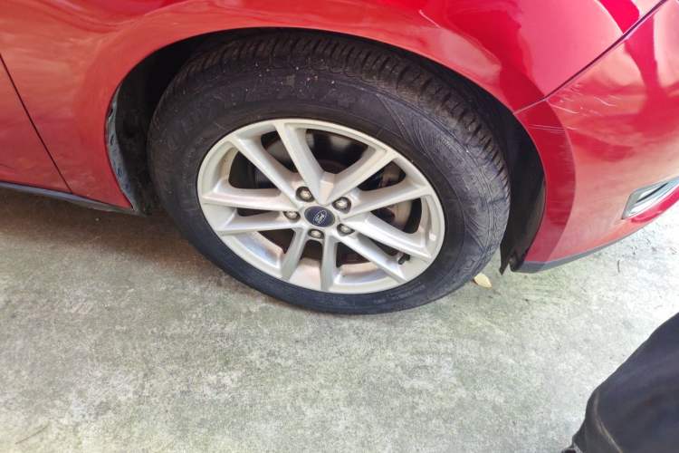 Used Ford Focus 2017 Sedan 1.6L Automatic Fashion Edition Smart Drive Version Right Front Wheel Hub