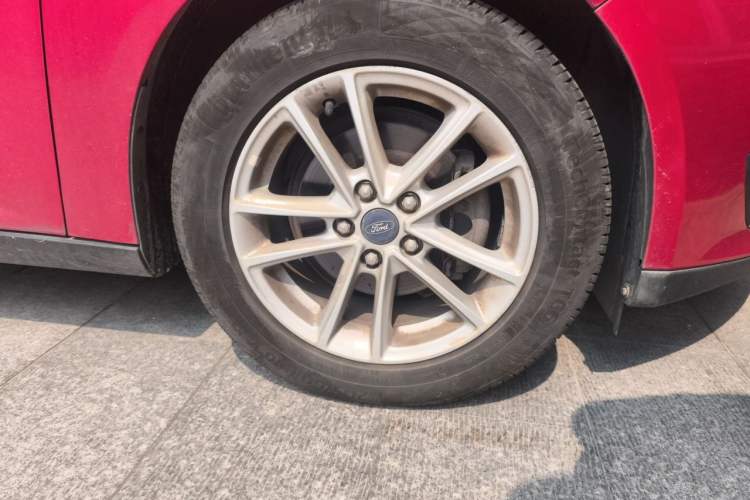 Used Ford Focus 2017 Sedan 1.6L Automatic Fashion Edition Smart Drive Version Right Front Wheel Hub