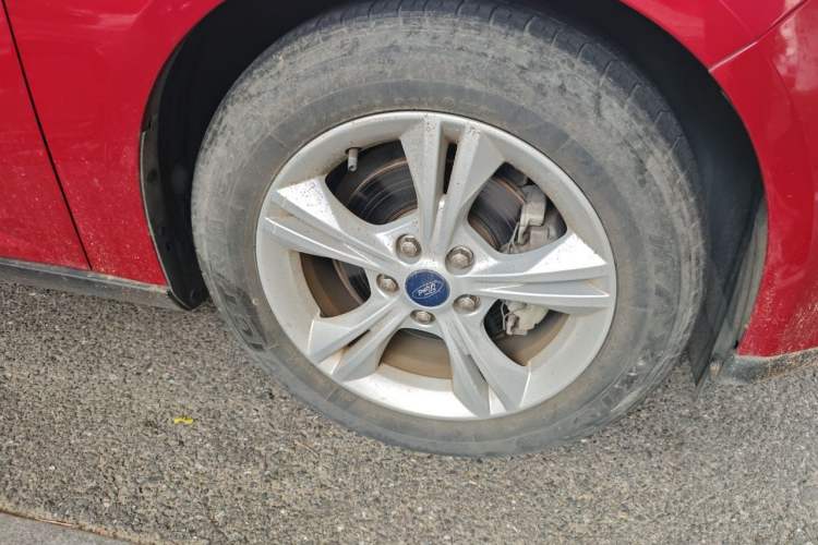 Used Ford Focus 2017 Sedan 1.6L Automatic Comfort Plus SmartDrive Edition Right Front Wheel Hub