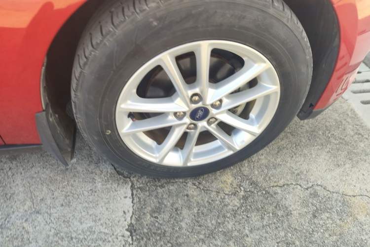 Used Ford Focus 2017 Hatchback 1.6L Automatic Fashion Edition Smart Drive Version Right Front Wheel Hub