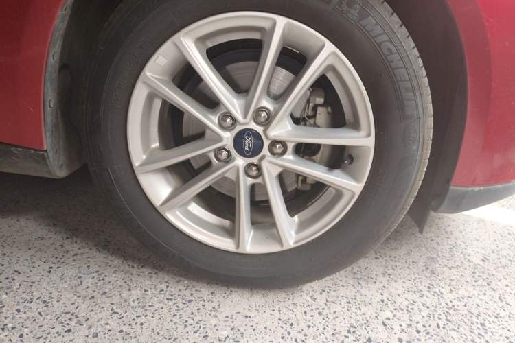 Used Ford Focus 2017 Hatchback 1.6L Automatic Fashion Edition Smart Drive Version Right Front Wheel Hub