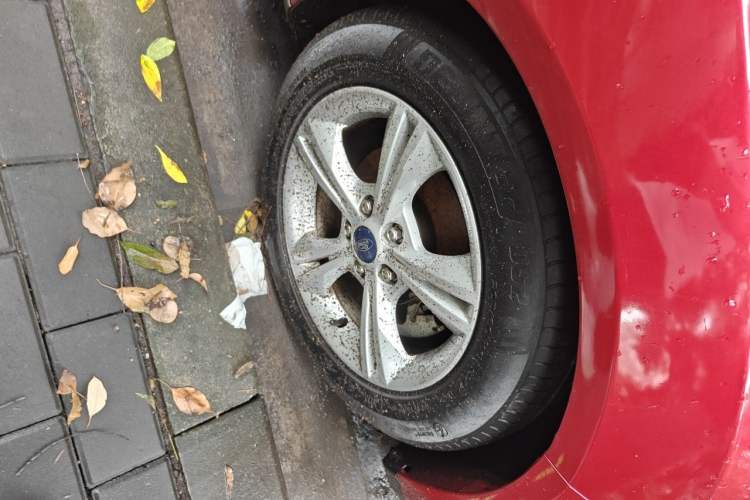 Used Ford Focus 2017 Hatchback 1.6L Automatic Comfort Plus SmartDrive Edition Right Front Wheel Hub