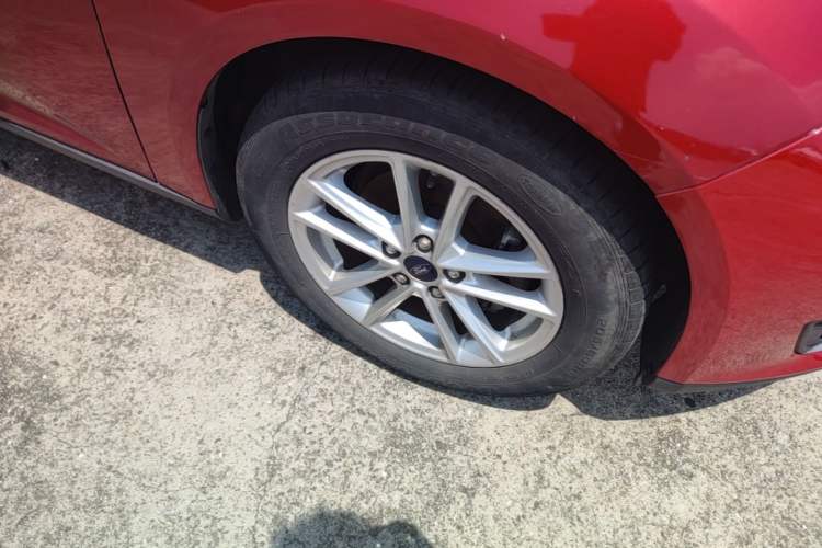 Used Ford Focus 2017 Sedan 1.6L Automatic Fashion Edition Smart Drive Version Right Front Wheel Hub