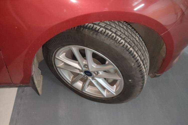 Used Ford Focus 2017 Hatchback 1.6L Automatic Fashion Edition Smart Drive Version Right Front Wheel Hub