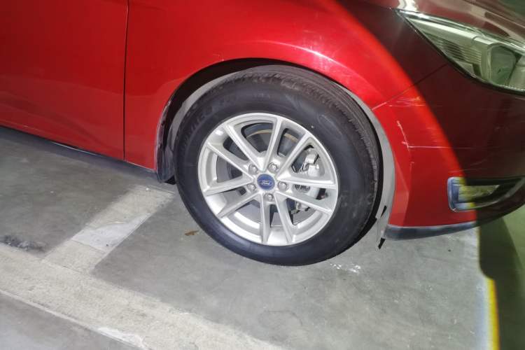 Used Ford Focus 2017 Sedan EcoBoost 180 Automatic Elite Model Right Front Wheel Hub
