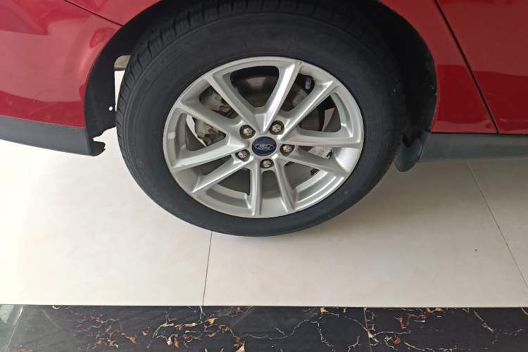 Used Ford Focus 2017 Sedan 1.6L Automatic Fashion Edition Smart Drive Version Right Front Wheel Hub