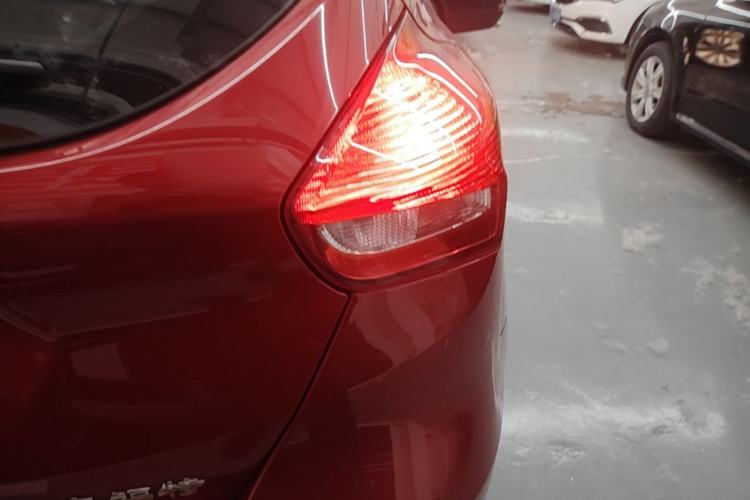 Used Ford Focus 2017 Hatchback EcoBoost 125 Automatic - Ultra-Powerful Style Edition with Smart Drive Features Right Rear Taillight