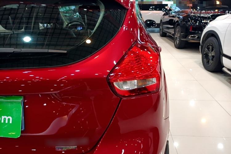 Used Ford Focus 2017 Hatchback EcoBoost 180 Automatic Elite Model Right Rear Taillight