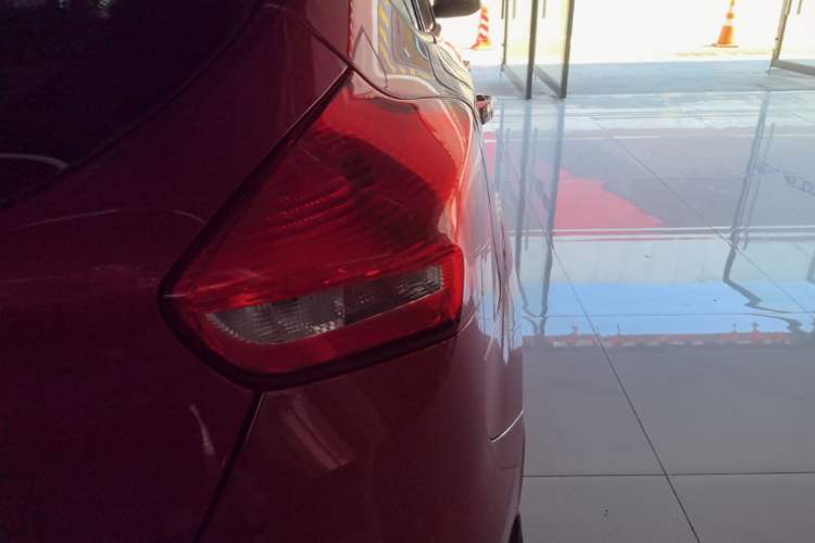 Used Ford Focus 2017 Hatchback 1.6L Automatic Fashion Edition Smart Drive Version Right Rear Taillight