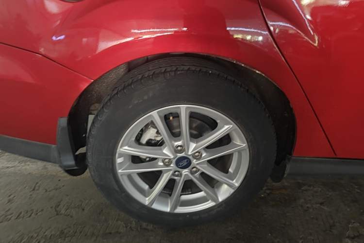 Used Ford Focus 2017 Sedan 1.6L Automatic Fashion Edition Smart Drive Version Right Rear Wheel Hub