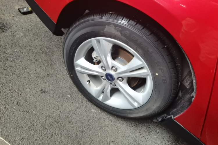 Used Ford Focus 2017 Sedan 1.6L Automatic Comfort Plus SmartDrive Edition Right Rear Wheel Hub