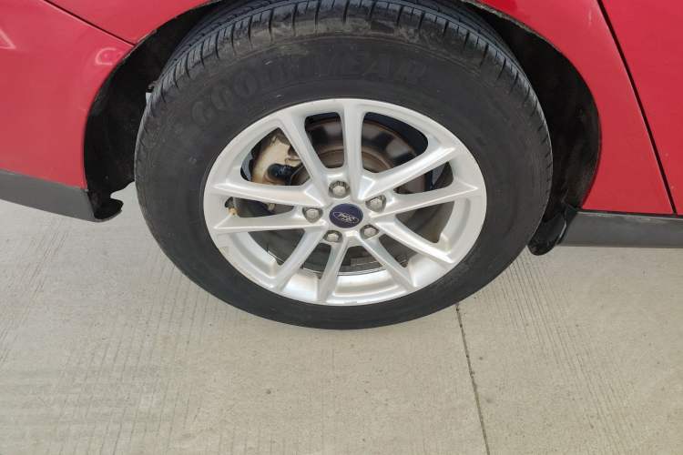 Used Ford Focus 2017 Sedan EcoBoost 180 Automatic Elite Model Right Rear Wheel Hub