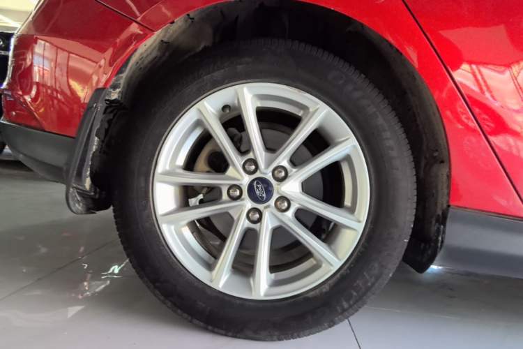 Used Ford Focus 2017 Hatchback 1.6L Automatic Fashion Edition Smart Drive Version Right Rear Wheel Hub